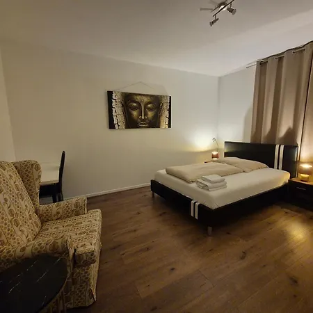 Gemuetliches Mit Franzoesischem Doppelbett An Der Universitaetsklinik Mainz