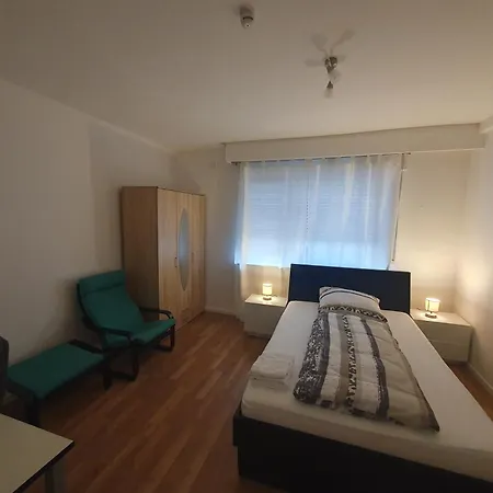 Pansiyon Gemuetliches Mit Franzoesischem Doppelbett An Der Universitaetsklinik *