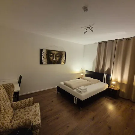 Gemuetliches Mit Franzoesischem Doppelbett An Der Universitaetsklinik Mainz