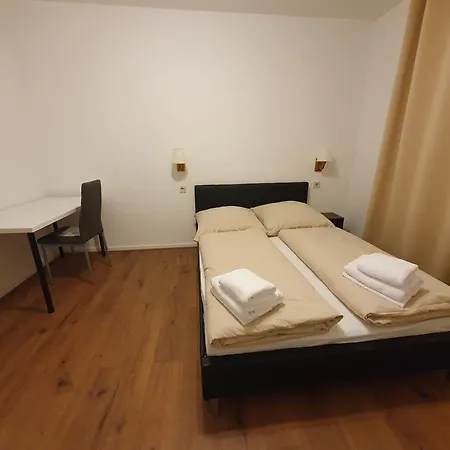 Gemuetliches Mit Franzoesischem Doppelbett An Der Universitaetsklinik Pansiyon Mainz