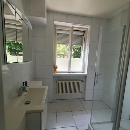Gemuetliches Mit Franzoesischem Doppelbett An Der Universitaetsklinik Mainz