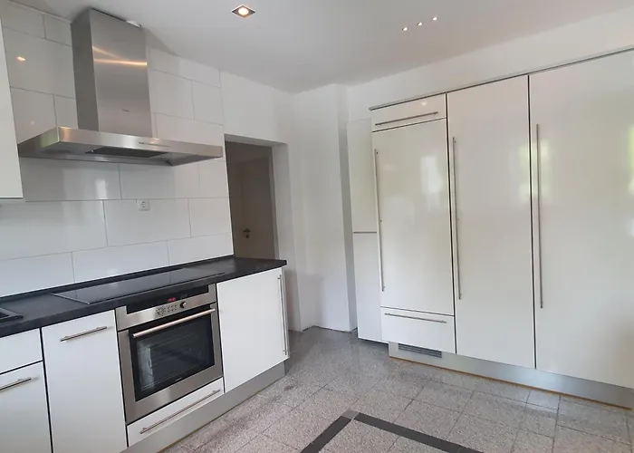 Gemuetliches Mit Franzoesischem Doppelbett An Der Universitaetsklinik