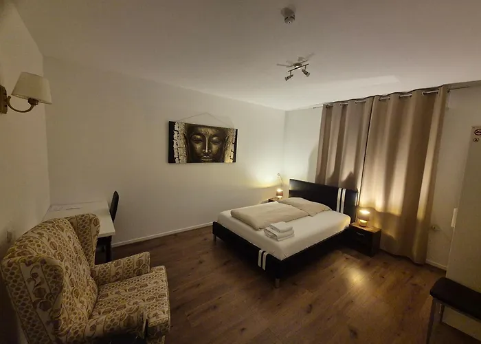 Gemuetliches Mit Franzoesischem Doppelbett An Der Universitaetsklinik Mainz