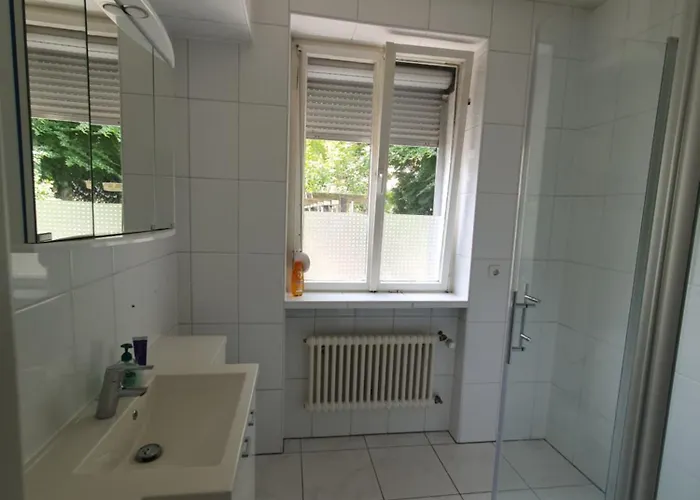 Gemuetliches Mit Franzoesischem Doppelbett An Der Universitaetsklinik Mainz